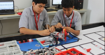 Escolares Peruanos en mundial de robótica en Tailandia